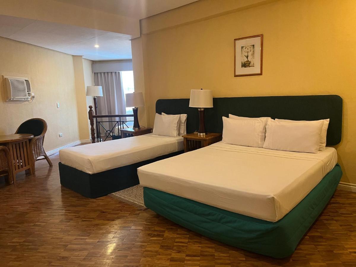 Coco Grande Hotel Dumaguete City Exterior foto